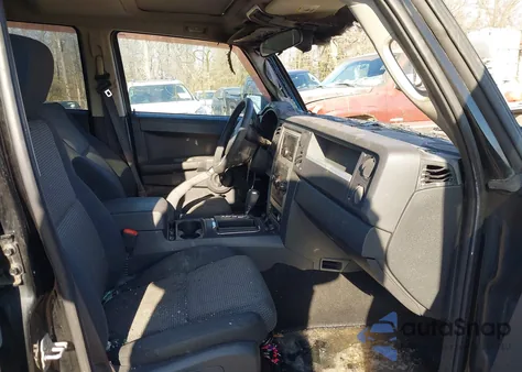 2008 Jeep Commander Sport z USA, uszkodzony, nr VIN 1J8HG48K48C161532